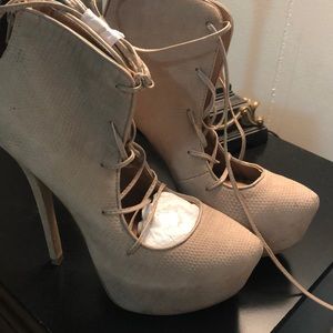 Hard to fine Steven madden heels